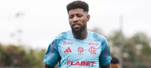 Clube inglês formaliza proposta ao Flamengo por Emerson Royal