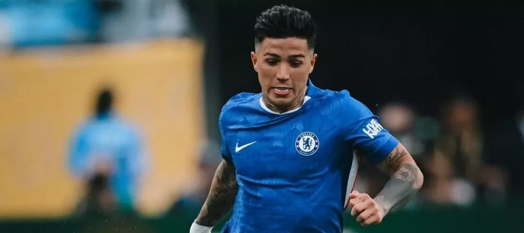 Enzo Fernández elogia PSG, mas avisa: 'Chelsea tem suas armas'