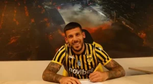 Ex-Barcelona é hospitalizado após ser mordido na região genital