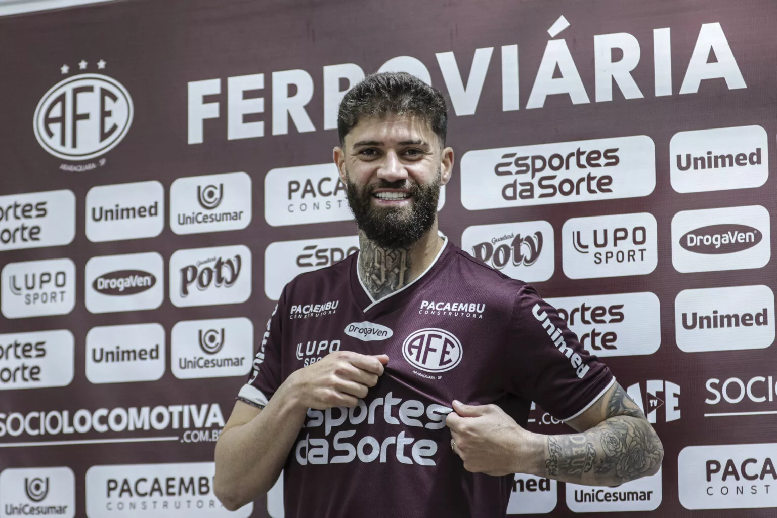 Ferroviaria fecha a contratacao de Fabricio Daniel