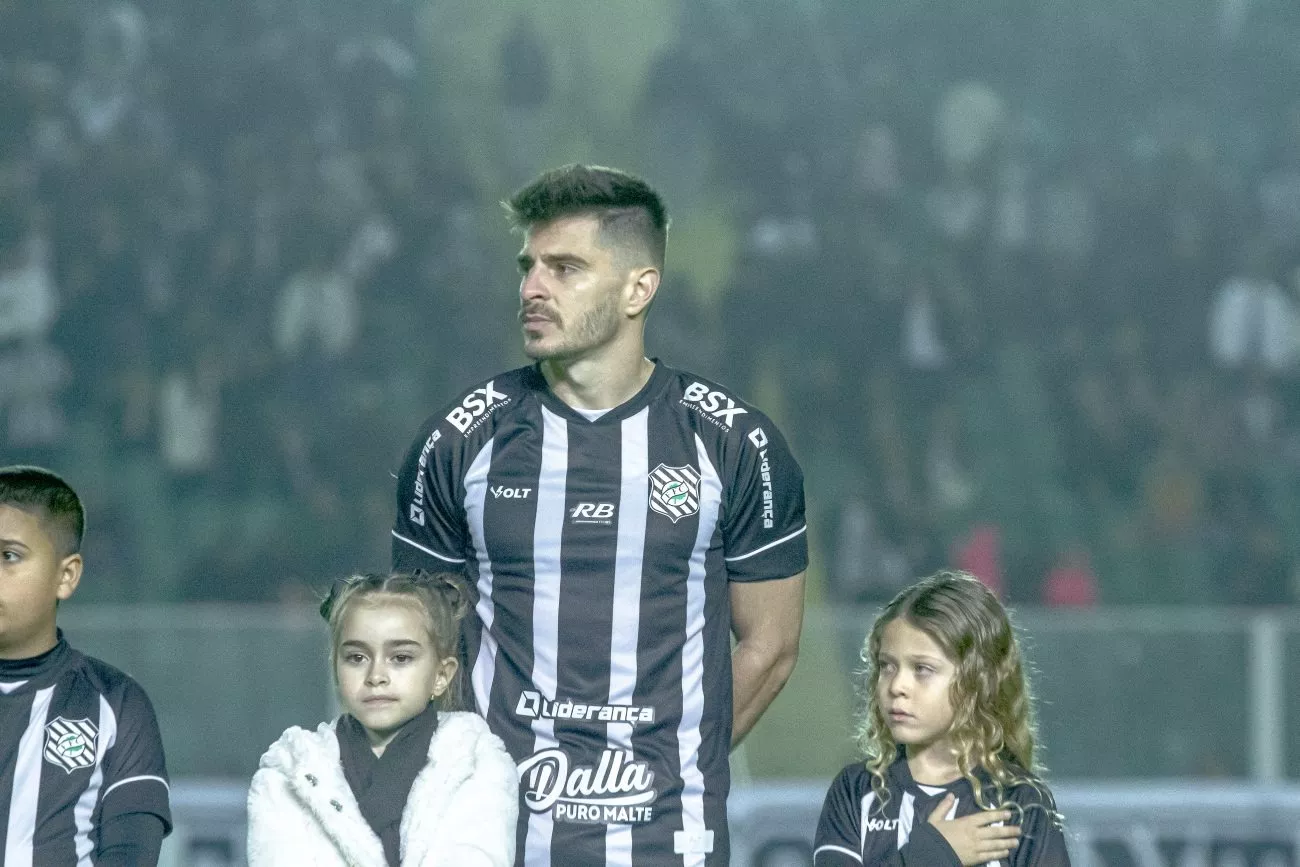 Figueirense perde Leonan por lesão no joelho esquerdo (Foto: Patrick Floriani/FFC)