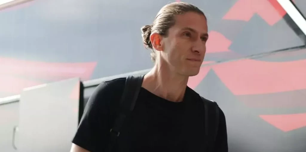 Filipe Luís blinda elenco do Flamengo após demissão de médico