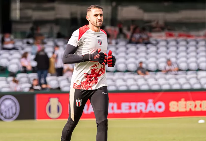 Goleiro do Botafogo comemora bom momento na Série B “Fazendo o meu melhor”