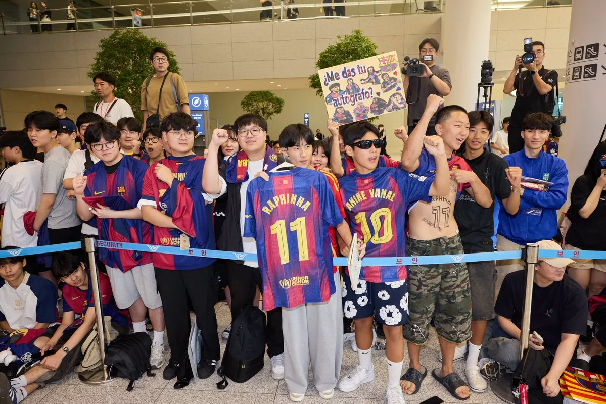 Gigantes europeus fazempturne na Asia