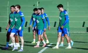 Goiás encara Athletico-PR fora e mira liderança da Série B