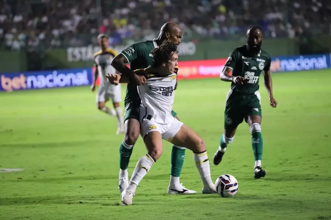 Goiás 1 x 1 Criciúma - Esmeraldino busca empate, mas perde liderança da Série B 1 Goiás busca empate com Criciúma no fechamento da 15ª rodada da Série B