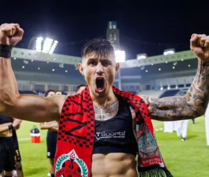 Fortaleza faz proposta por Adam Bareiro e busca novo camisa 9