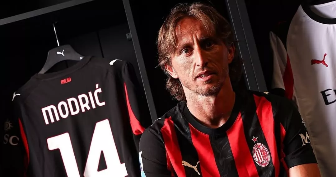 Modric assina contrato de um ano e recebe a camisa 14 no Milan