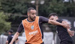 Comercial deseja contratar  um meia-atacante para o segundo turno