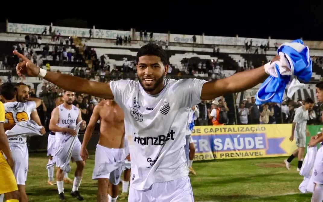 Felipe Rodrigues marcou os dois gols do Comercial, no empate com a Inter de Limeira (Foto: Célio Messias / Ag. Paulistão)