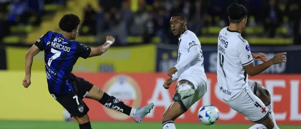 Vasco acumula problemas e goleada na Sul-Americana vira rotina