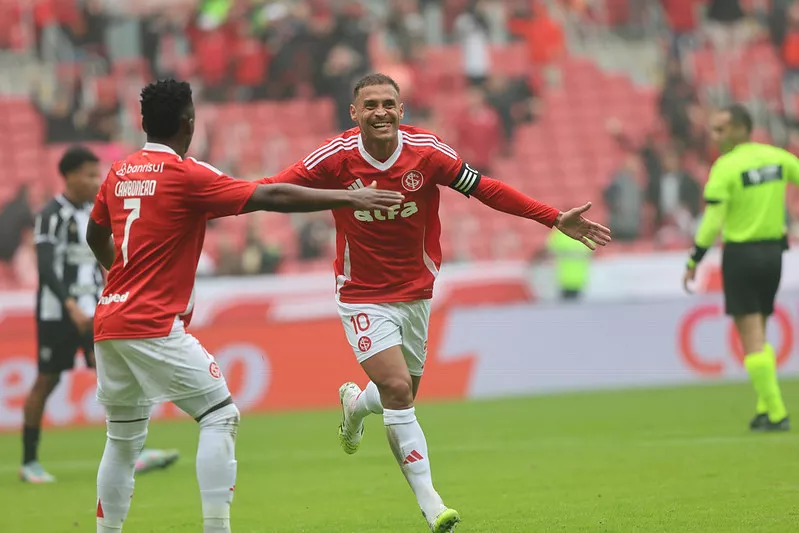 Internacional 1 x 0 Ceará - Colorado vence mais uma e sobe na tabela 7 Internacional bate Ceara no Brasileirao 2