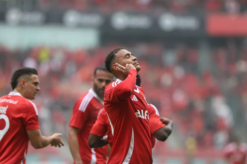 Internacional 1 x 0 Ceará - Colorado vence mais uma e sobe na tabela 6 Internacional bate Ceara no Brasileirao 4
