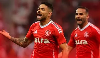 BRASILEIRÃO: Flamengo líder, Botafogo leva clássico e Bahia no G-4 5 Internacional 1 x 0 Vitória - Sorte e fim de jejum no Brasileiro