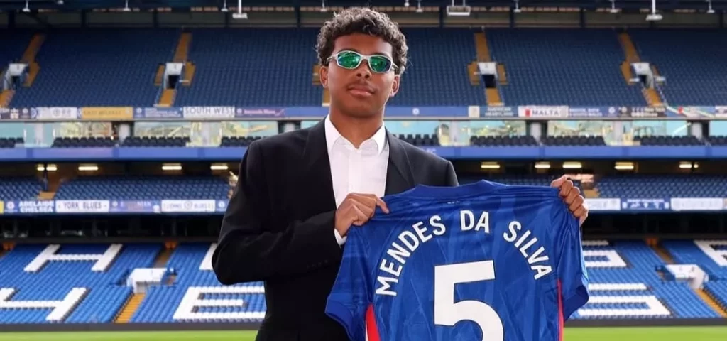 Filho de Thiago Silva assina contrato com Chelsea e mira time principal