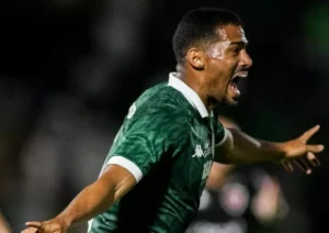 Guarani renova contrato com lateral-esquerdo até 2028