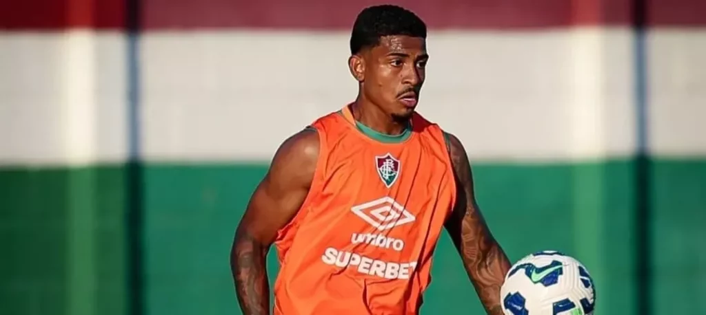 John Kennedy pode ganhar chance no Fluminense como segundo atacante