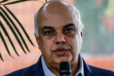 Sport: presidente descarta saída, admite erros e pede desculpas