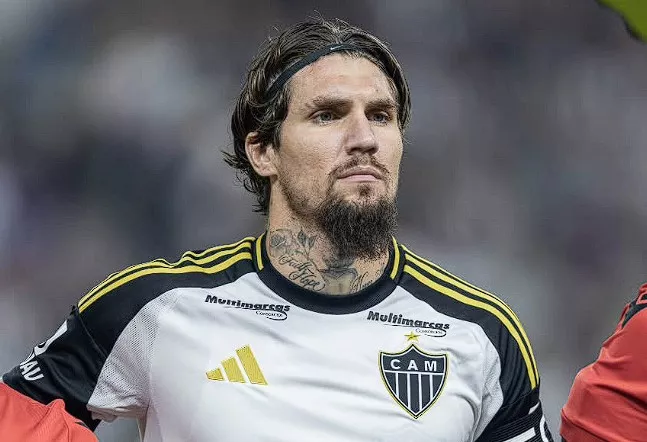 Lyanco acerta renovação com Atlético-MG até 2029