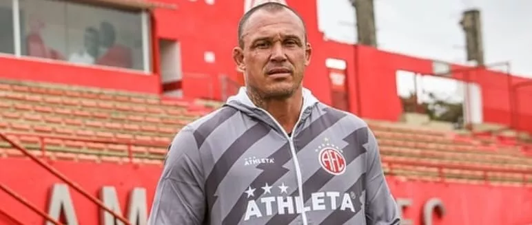 América-RJ anuncia a contratação do técnico Leandrão para a Copa Rio