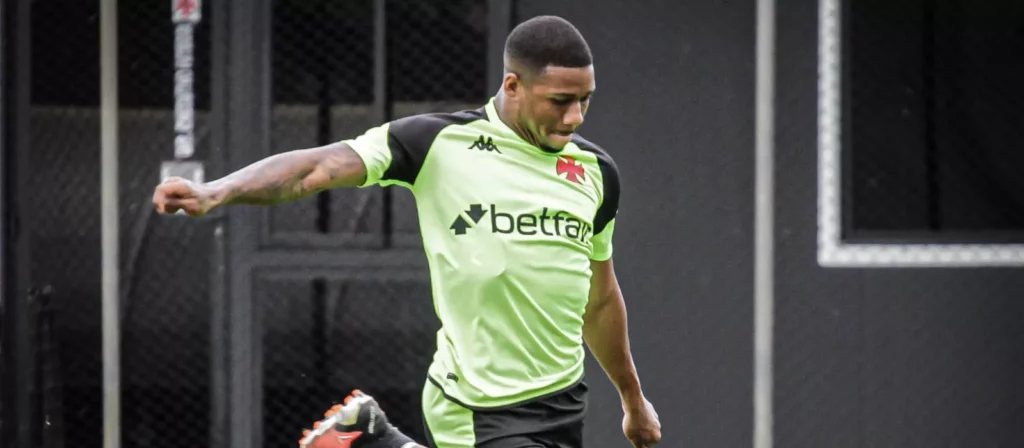 Leandrinho se destaca nos treinos e aumenta as opções do Vasco