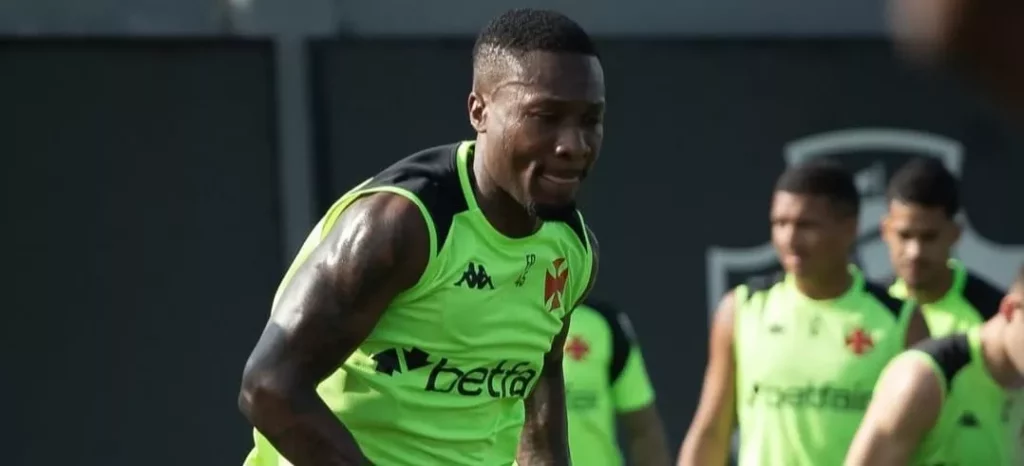 Vasco libera Loide Augusto de treinos por problemas familiares