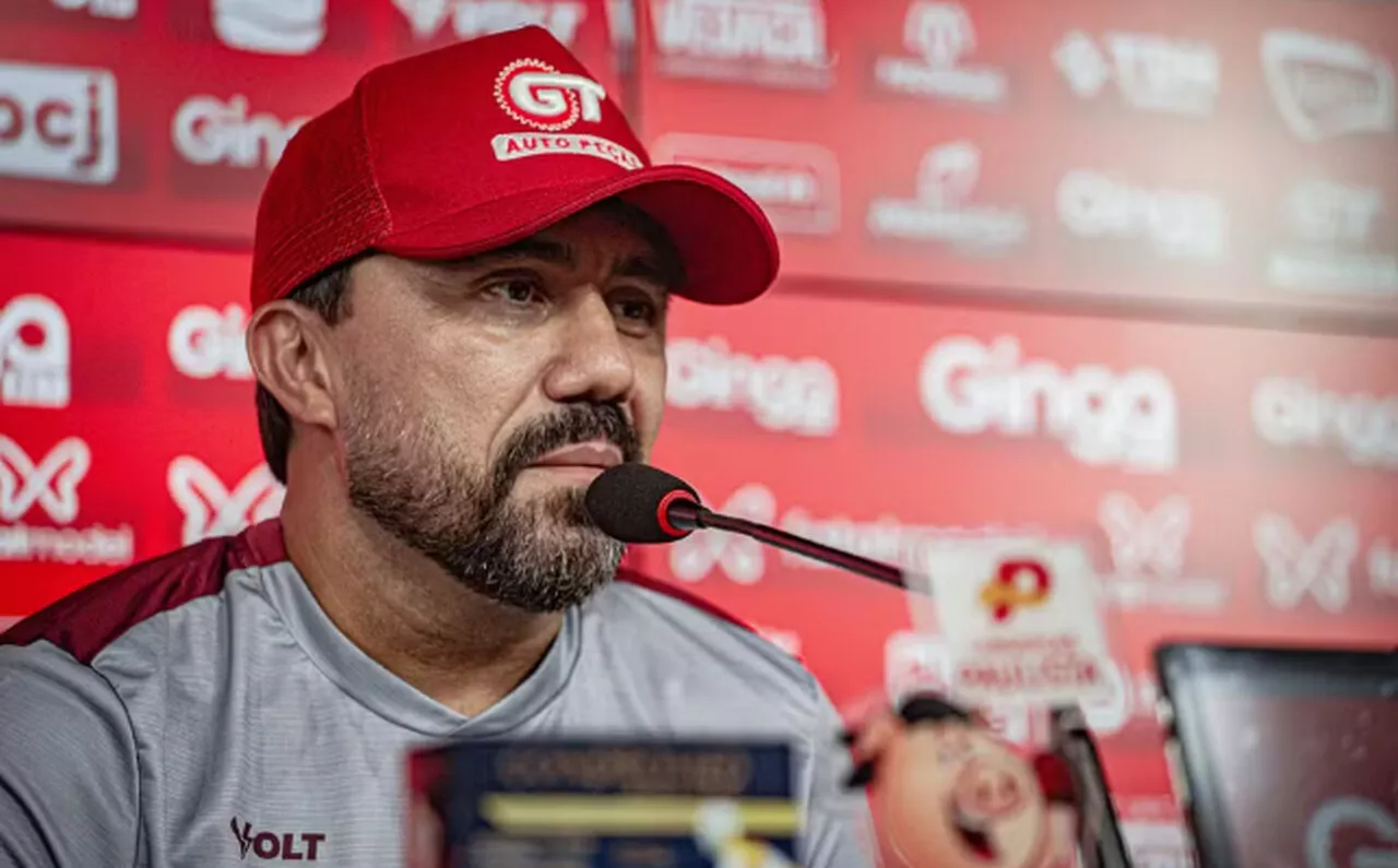 Luizinho Lopes destaca resiliencia do Vila Nova na Serie B