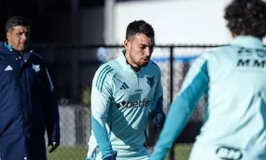 Athletico rescinde com Peralta sem estreia na Série B 2025