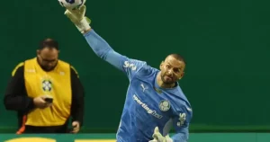 Marcos reage a críticas a Weverton e brinca: 'Iriam querer me bater com as minhas presepadas'