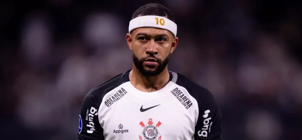 Pichação na sede do Corinthians exalta Neto e ataca Memphis Depay