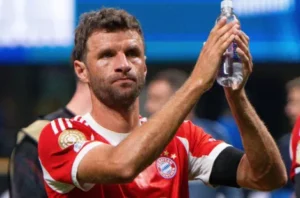 Thomas Müller se despede triste do Bayern de Munique após 25 anos