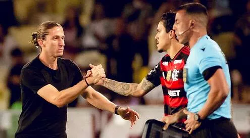 Filipe Luís enaltece Pedro no Flamengo: ‘Recuperou o brilho’