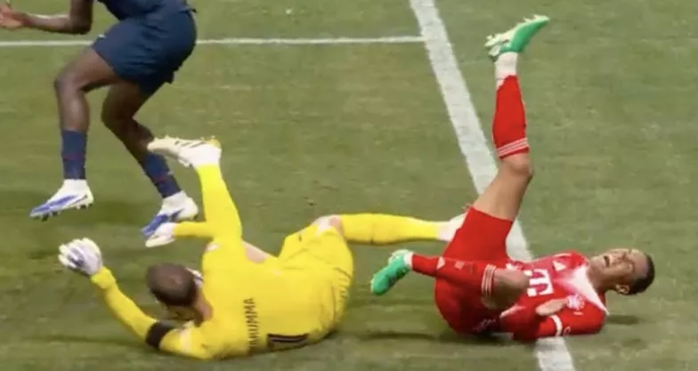 Musiala sofre lesão grave em disputa com goleiro do PSG no Mundial 1 Musiala fraturou o tornozelo