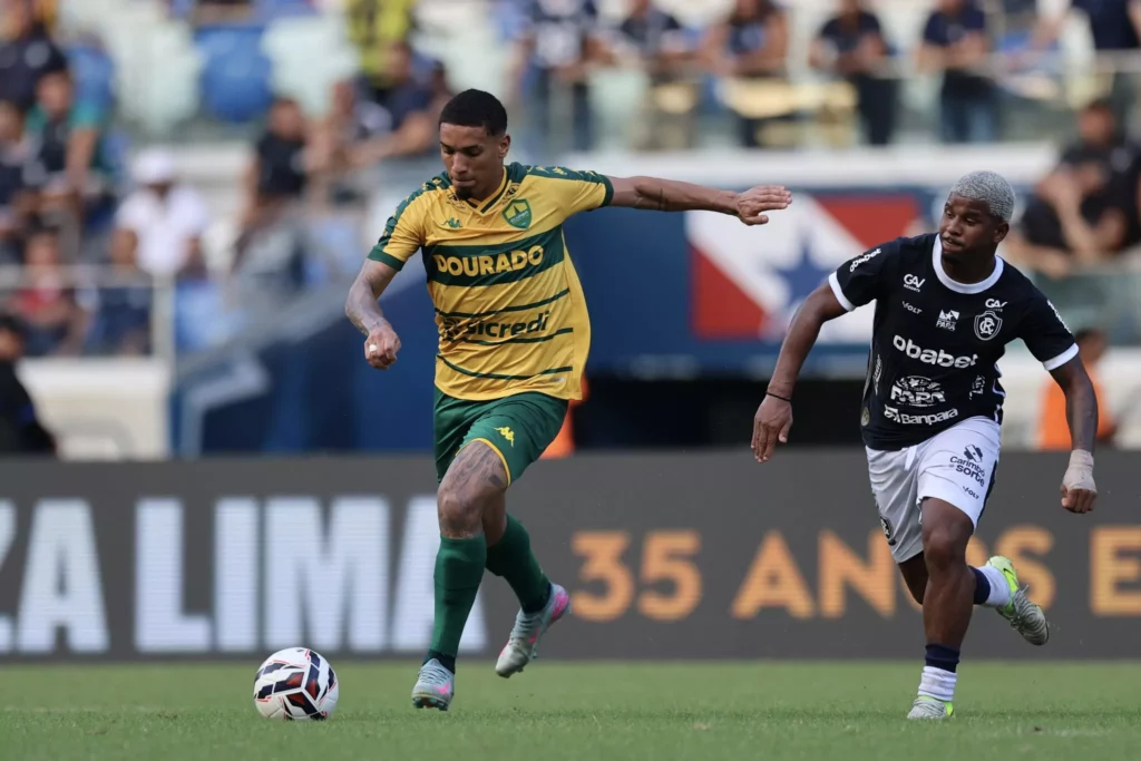 Série B: Remo encaminha a contratação de meia ex-Sport 2 As equipes seguem na luta pelo G4 - Foto: Divulgação / AssCom Dourado