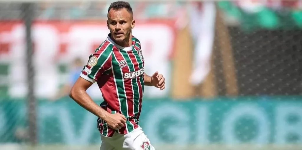 Renê cumpre suspensão e desfalca o Fluminense contra o Al-Hilal
