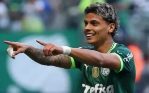 Palmeiras pede R$ 195 milhões à Roma por Richard Rios