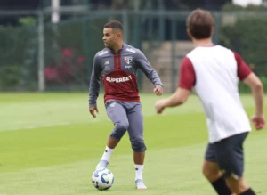 Dinenno anota três e São Paulo goleia time sub-20 em jogo-treino no CT da Barra Funda