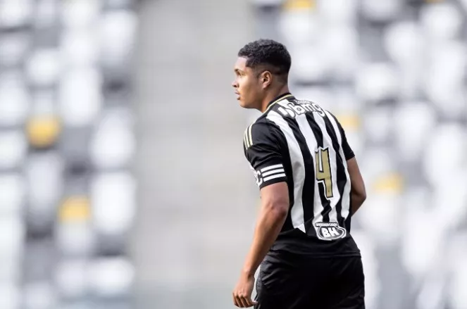 Atlético-MG vende Renan Santana ao Famalicão e mantém 50%