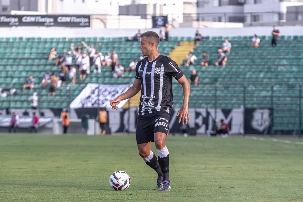 Técnico do Figueirense confirma Samuel como titular na lateral