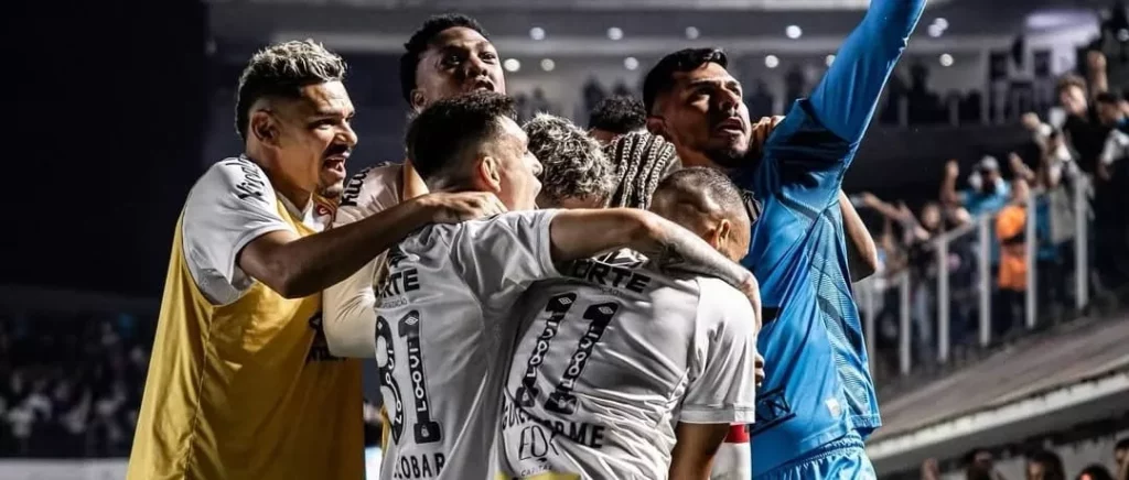 Confira os riscos de rebaixamento de Santos e São Paulo no Brasileirão