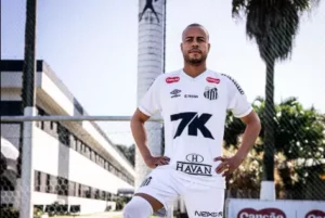 Santos oficializa contratação do lateral-direito Mayke, ex-Palmeiras
