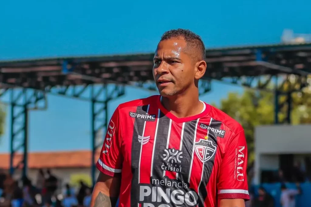 Comercial negocia contratação do atacante Walter (Foto: Reprodução/Instagram)