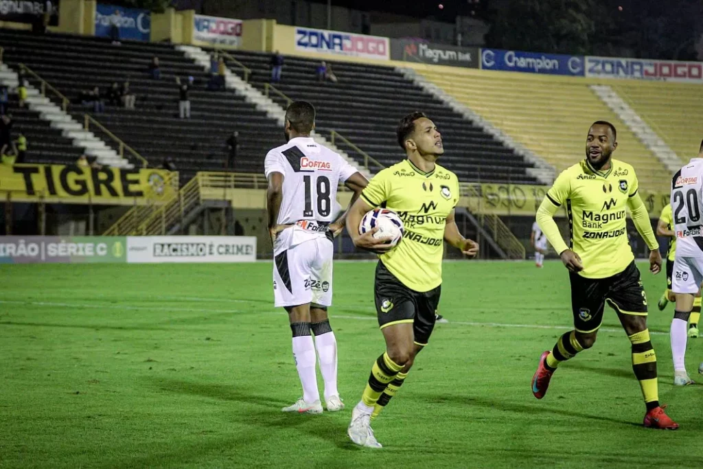 SÉRIE C: Ponte perde 1ª fora de casa e Floresta entra no G-8 (Foto: Rafael Lopes/São Bernardo)