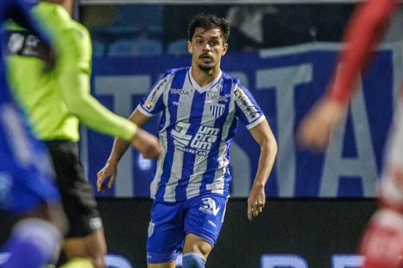 Volante do Avaí está de saída rumo ao futebol asiático 3 Avaí 1 x 1 Vila Nova – Jogo equilibrado movimenta 1ª página na Série B ( Foto: Fabiano Rateke/@avaifc)