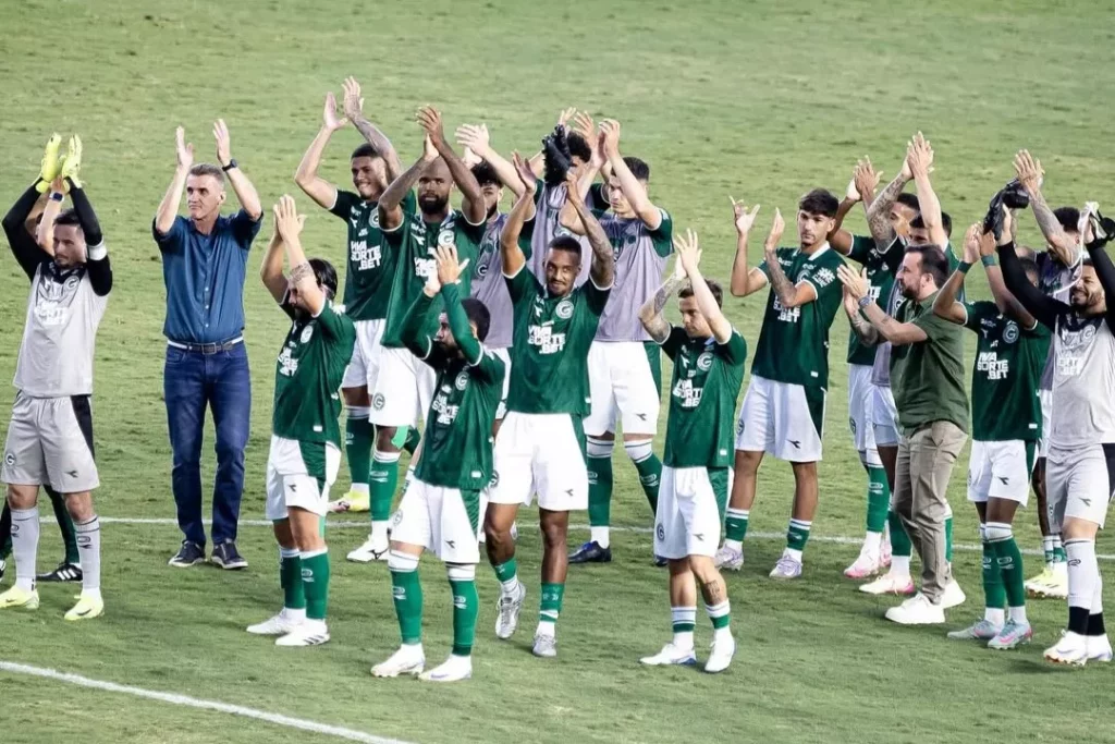 SÉRIE B: Goiás volta para a liderança e Volta Redonda respira no Z-4 2 SÉRIE B: Goiás volta para a liderança e Volta Redonda respira no Z-4 (Foto: Divulgação)