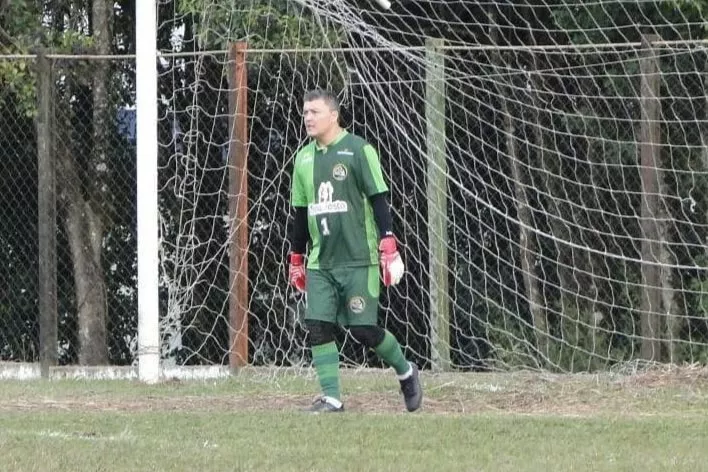 Só no FI: Time pega goleiro de 44 anos na várzea, vence e deixa lanterna da Série B Catarinense (Foto: Reprodução/Instagram)