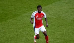 Volante é acusado de estupro após saída do Arsenal