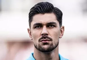 João Basso supera críticas e brilha como titular do Santos