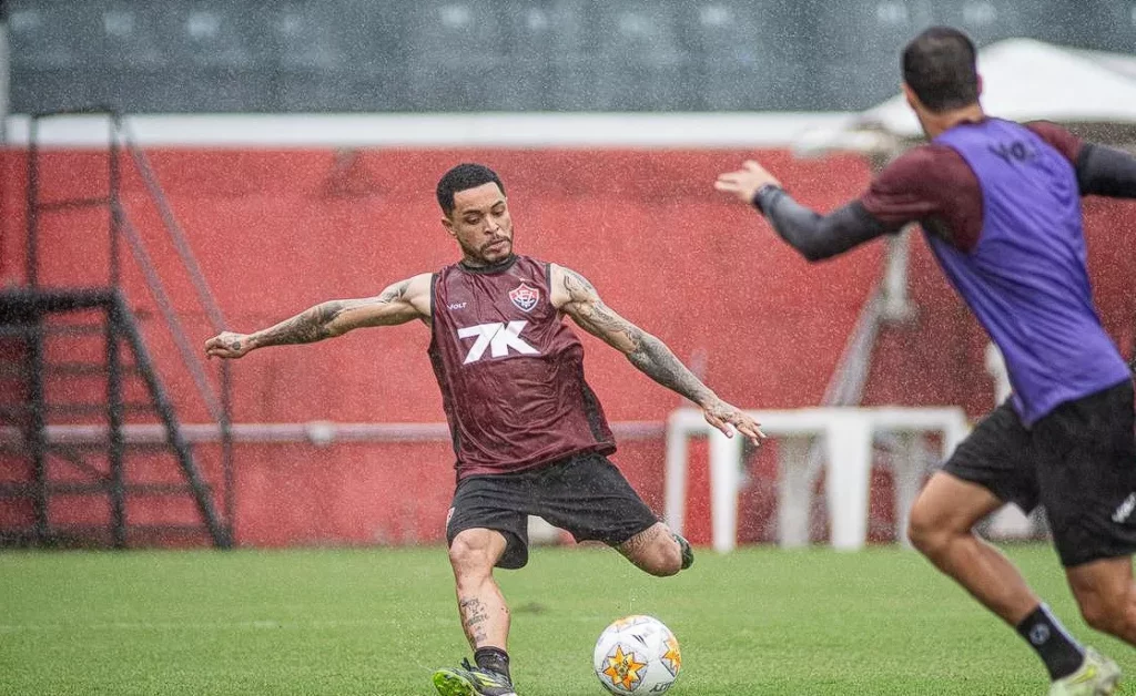 Vitória soma R$ 49 milhões com vendas e mira reforços em 2025