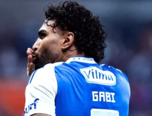 Gabigol freia empolgação do cruzeiro: 'Ninguém é campeão com 15 rodadas'